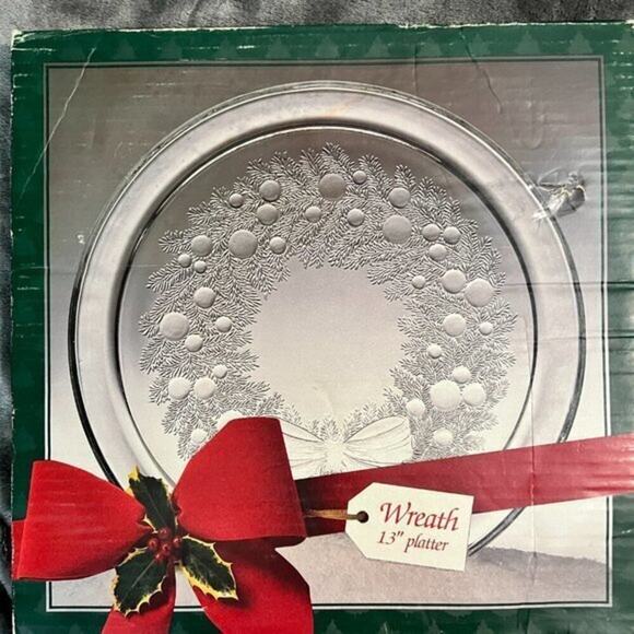 Mikasa 13" Christmas Wreath Platter - Picture 1 of 5